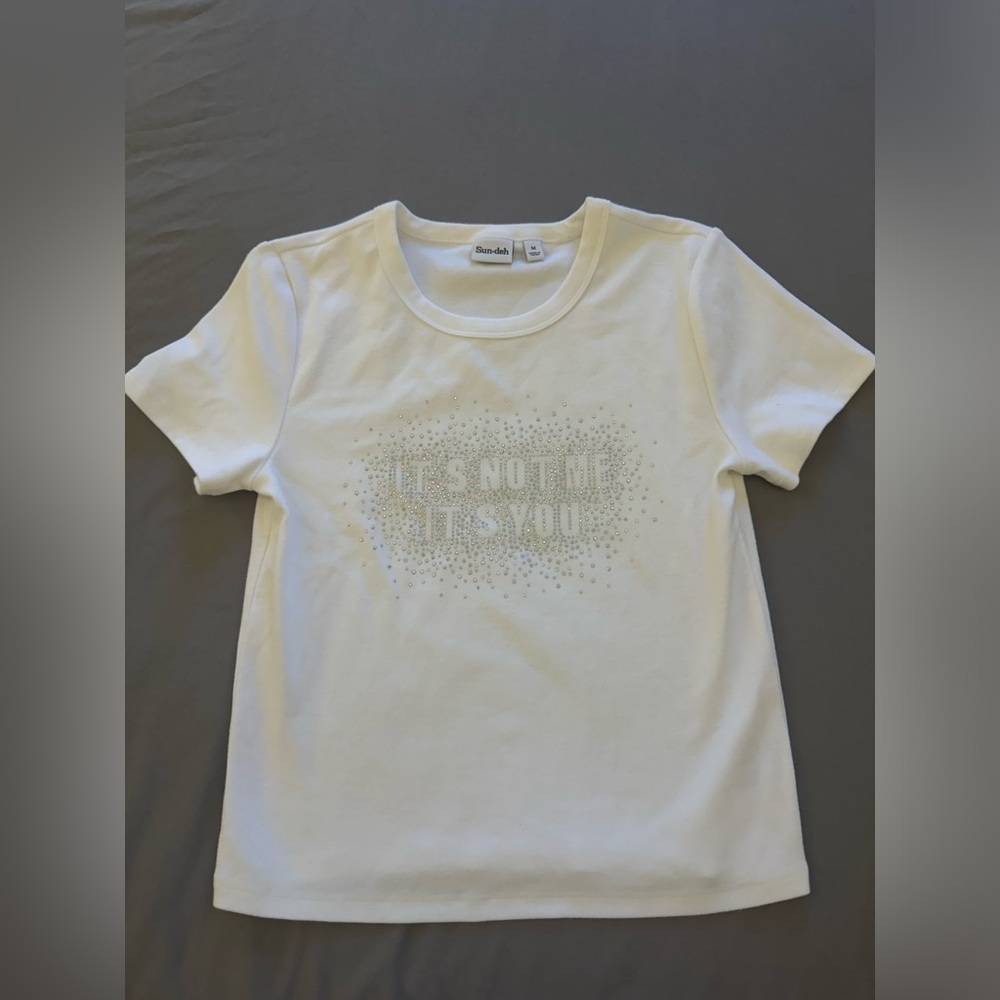 NEVER WORN - aritzia tshrit size M